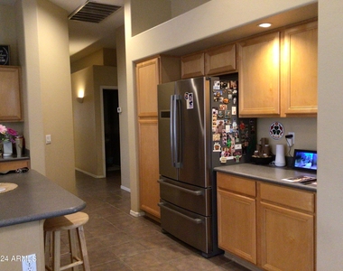 674 W Desert Broom Drive - Photo Thumbnail 12