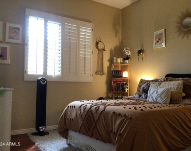 674 W Desert Broom Drive - Photo Thumbnail 23