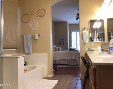674 W Desert Broom Drive - Photo Thumbnail 35