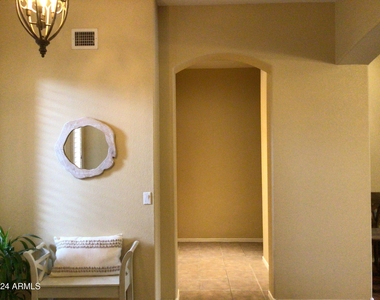 674 W Desert Broom Drive - Photo Thumbnail 3