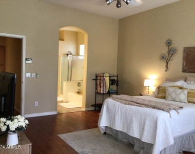 674 W Desert Broom Drive - Photo Thumbnail 31