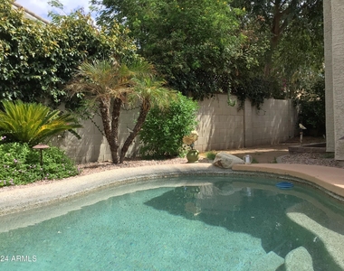 674 W Desert Broom Drive - Photo Thumbnail 38