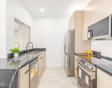 11333 N 92nd Street - Photo Thumbnail 5