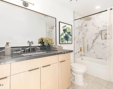 11333 N 92nd Street - Photo Thumbnail 9