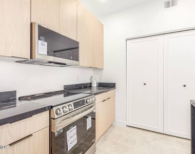 11333 N 92nd Street - Photo Thumbnail 18