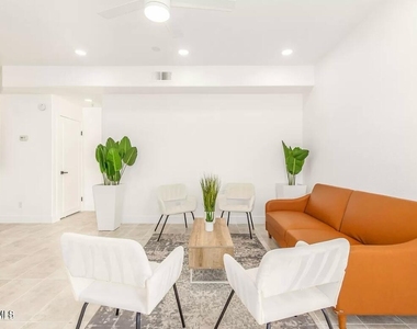 11333 N 92nd Street - Photo Thumbnail 11