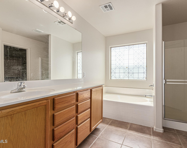 25781 W Dunlap Road - Photo Thumbnail 10
