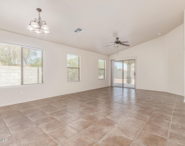 25781 W Dunlap Road - Photo Thumbnail 7
