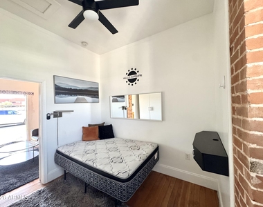 706 E Whitton Avenue - Photo Thumbnail 11