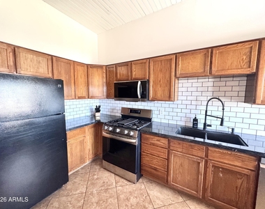706 E Whitton Avenue - Photo Thumbnail 2