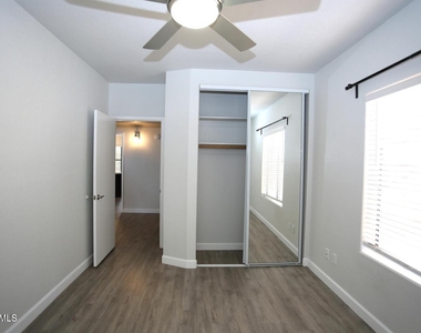 924 E Manor Drive - Photo Thumbnail 24