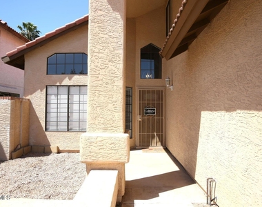 924 E Manor Drive - Photo Thumbnail 3