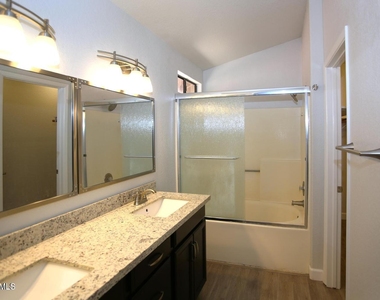 924 E Manor Drive - Photo Thumbnail 19
