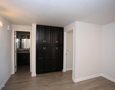 924 E Manor Drive - Photo Thumbnail 11