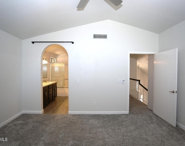 924 E Manor Drive - Photo Thumbnail 7