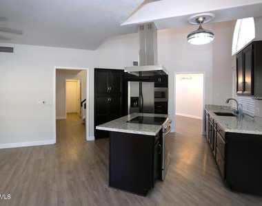 924 E Manor Drive - Photo Thumbnail 16