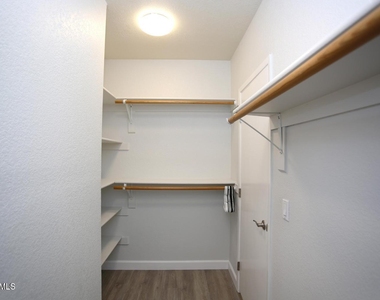 924 E Manor Drive - Photo Thumbnail 15