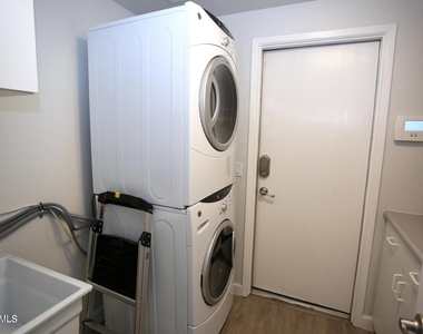 924 E Manor Drive - Photo Thumbnail 29