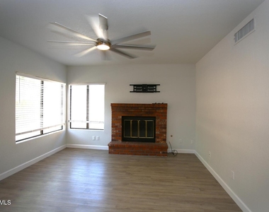 924 E Manor Drive - Photo Thumbnail 6