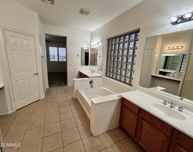 2890 S Miller Drive - Photo Thumbnail 22
