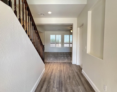 2890 S Miller Drive - Photo Thumbnail 3