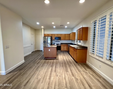 2890 S Miller Drive - Photo Thumbnail 9