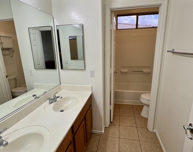2890 S Miller Drive - Photo Thumbnail 15