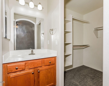 2770 E Dust Devil Drive - Photo Thumbnail 15