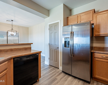 7599 W Springfield Way - Photo Thumbnail 10