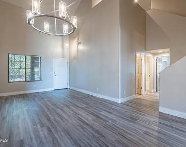 7599 W Springfield Way - Photo Thumbnail 12