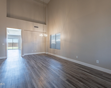 7599 W Springfield Way - Photo Thumbnail 11