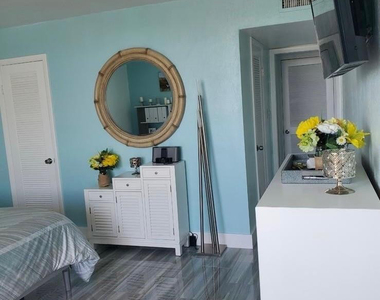 801 S Ocean Drive - Photo Thumbnail 4