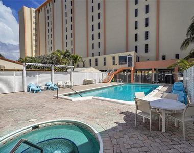 801 S Ocean Drive - Photo Thumbnail 14