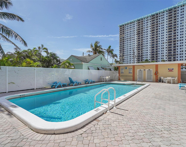 801 S Ocean Drive - Photo Thumbnail 13