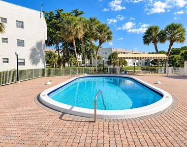 8345 Sunrise Lakes Boulevard - Photo Thumbnail 5