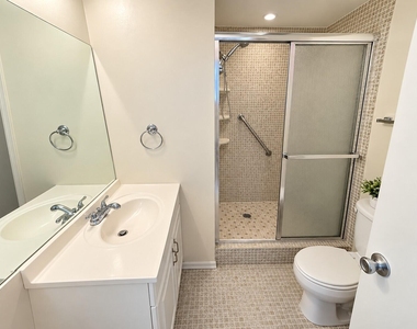8345 Sunrise Lakes Boulevard - Photo Thumbnail 15