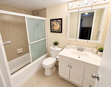 8345 Sunrise Lakes Boulevard - Photo Thumbnail 14
