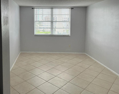 300 Bayview Drive - Photo Thumbnail 7