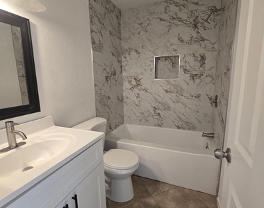 7006 S 45th Street - Photo Thumbnail 6