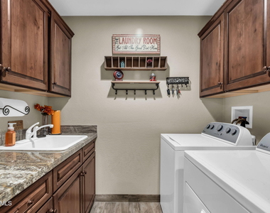 2458 E Roma Avenue - Photo Thumbnail 4