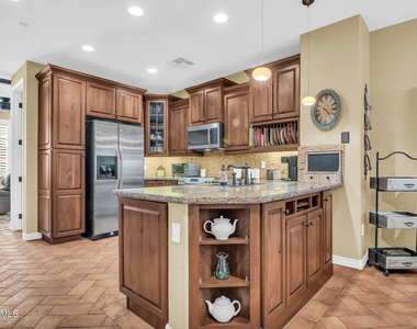 2458 E Roma Avenue - Photo Thumbnail 10