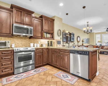 2458 E Roma Avenue - Photo Thumbnail 12