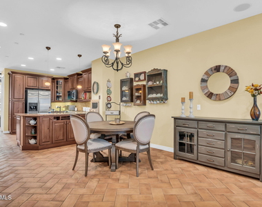 2458 E Roma Avenue - Photo Thumbnail 9