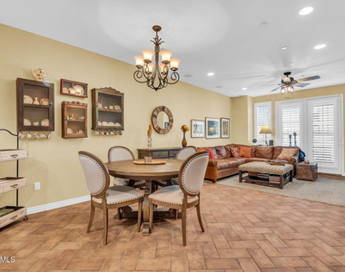 2458 E Roma Avenue - Photo Thumbnail 13
