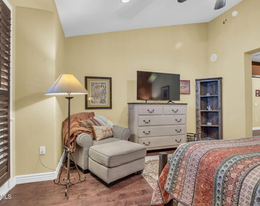 2458 E Roma Avenue - Photo Thumbnail 22