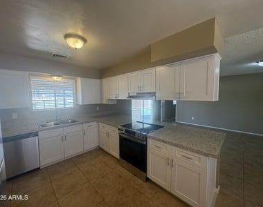 3828 W Lane Avenue - Photo Thumbnail 3