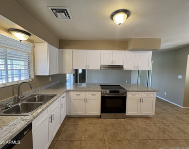 3828 W Lane Avenue - Photo Thumbnail 4