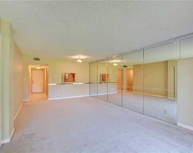 8735 Ramblewood Drive - Photo Thumbnail 17