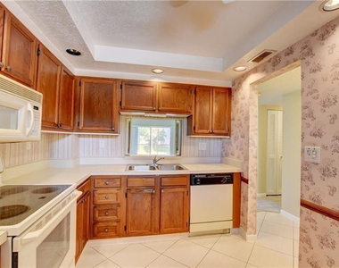 8735 Ramblewood Drive - Photo Thumbnail 14