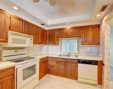 8735 Ramblewood Drive - Photo Thumbnail 13